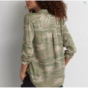 American Eagle Outfitters Boyfriend Fit Camo Shirt Jacket Green “Stay Lovely” S